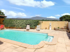 Maison avec piscine privée à Caromb, idéale pour famille